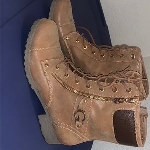 Fashion boots/NEW Never been worn